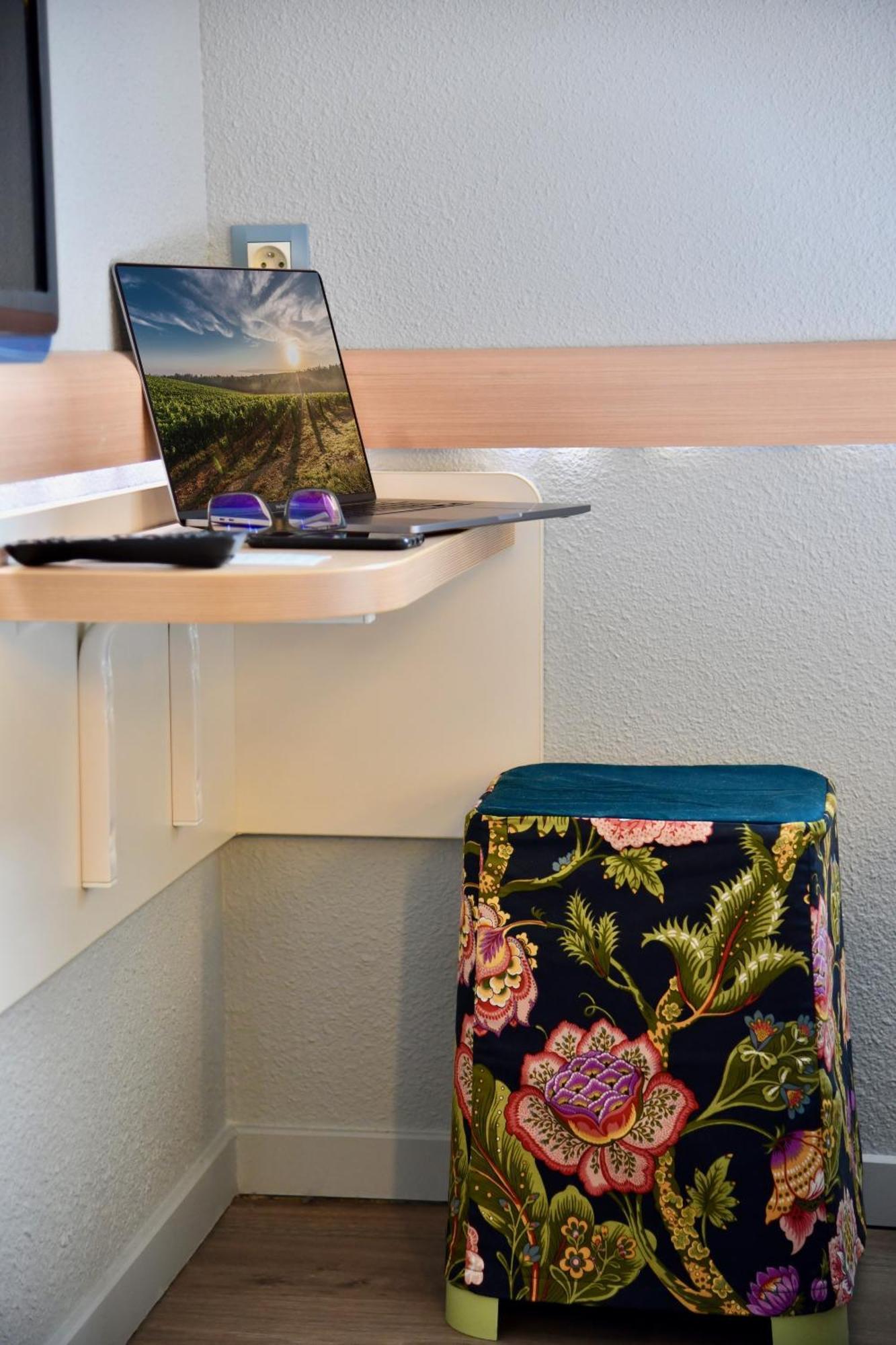 Ibis Budget Cholet Centre Экстерьер фото