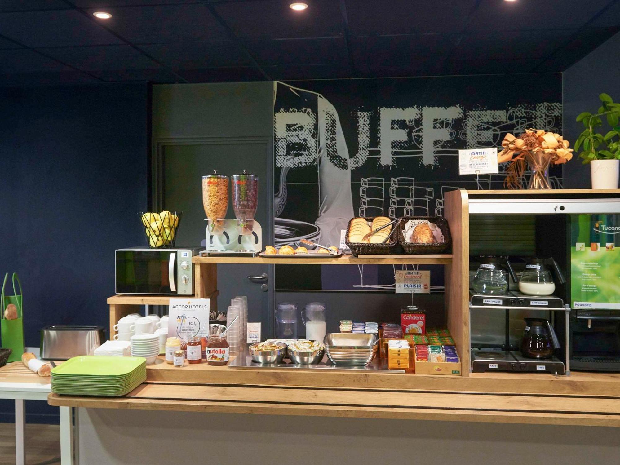 Ibis Budget Cholet Centre Экстерьер фото