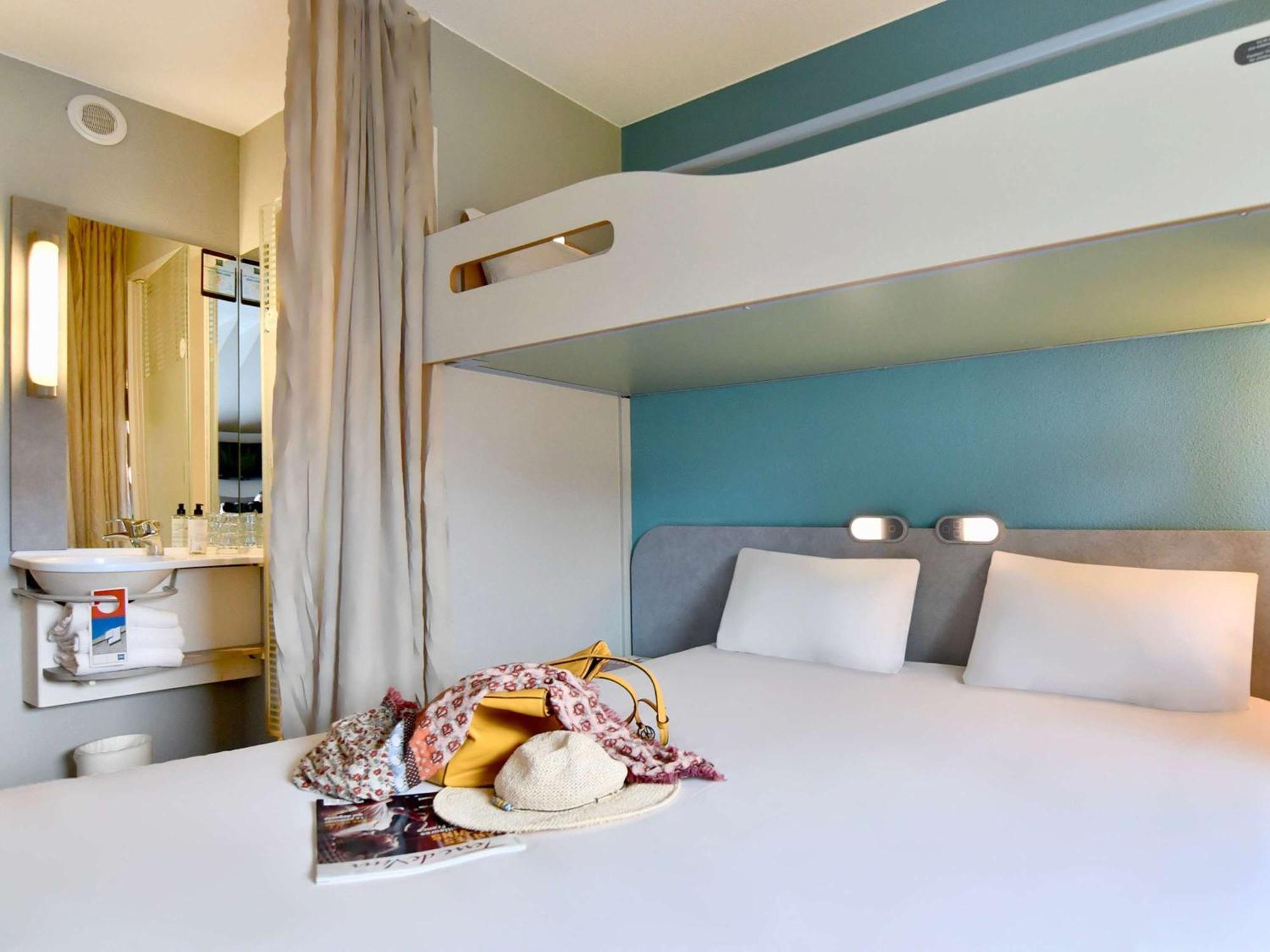 Ibis Budget Cholet Centre Экстерьер фото