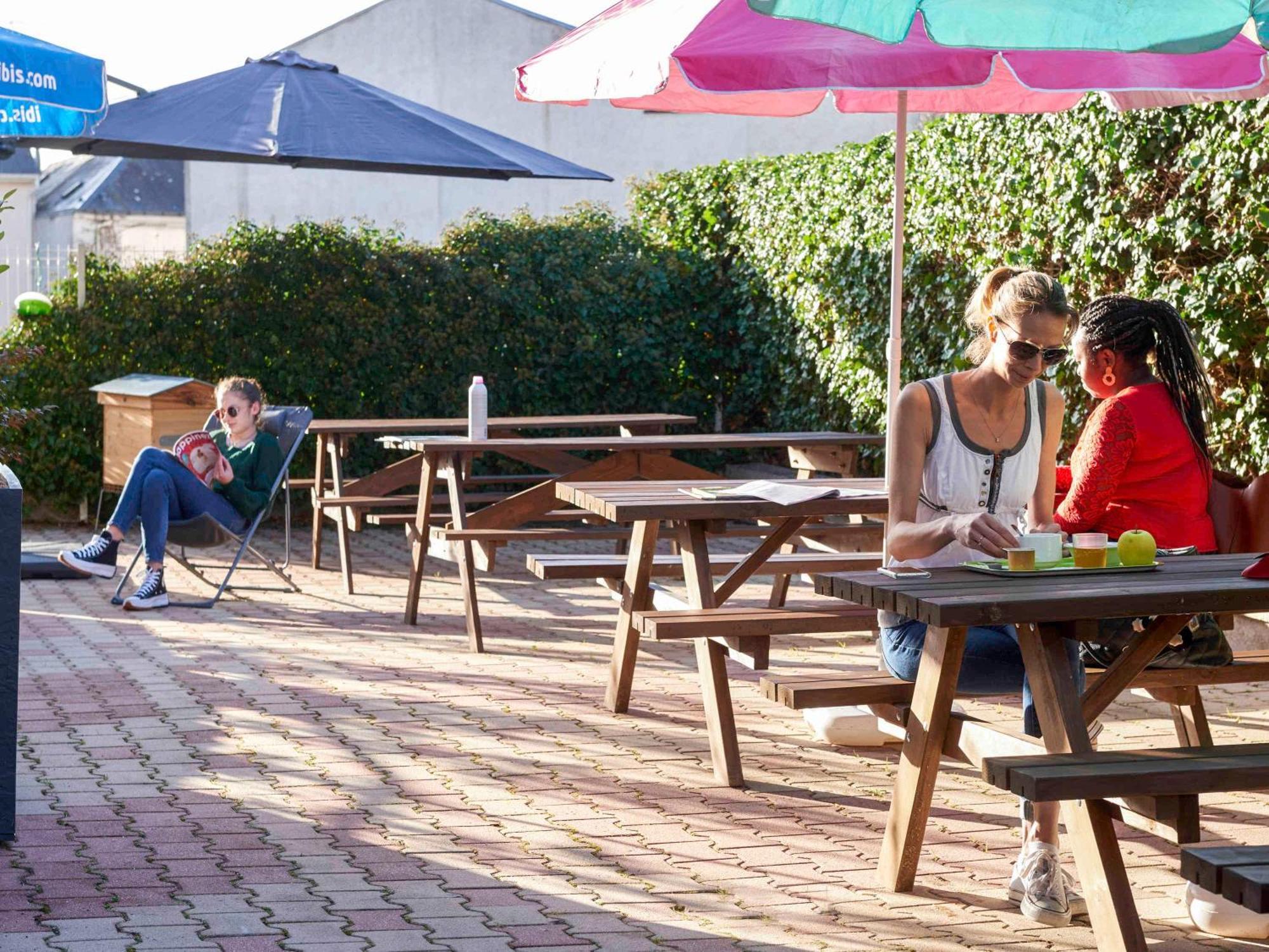 Ibis Budget Cholet Centre Экстерьер фото
