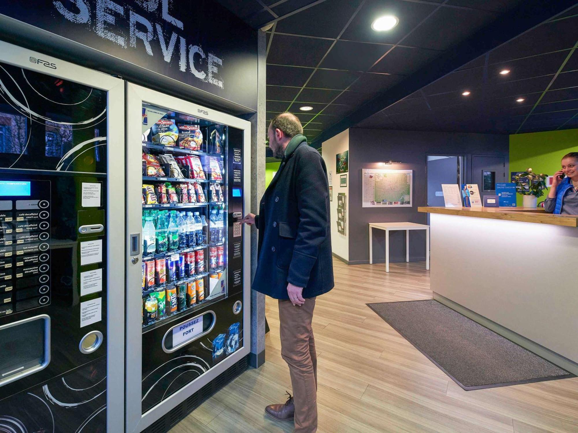 Ibis Budget Cholet Centre Экстерьер фото